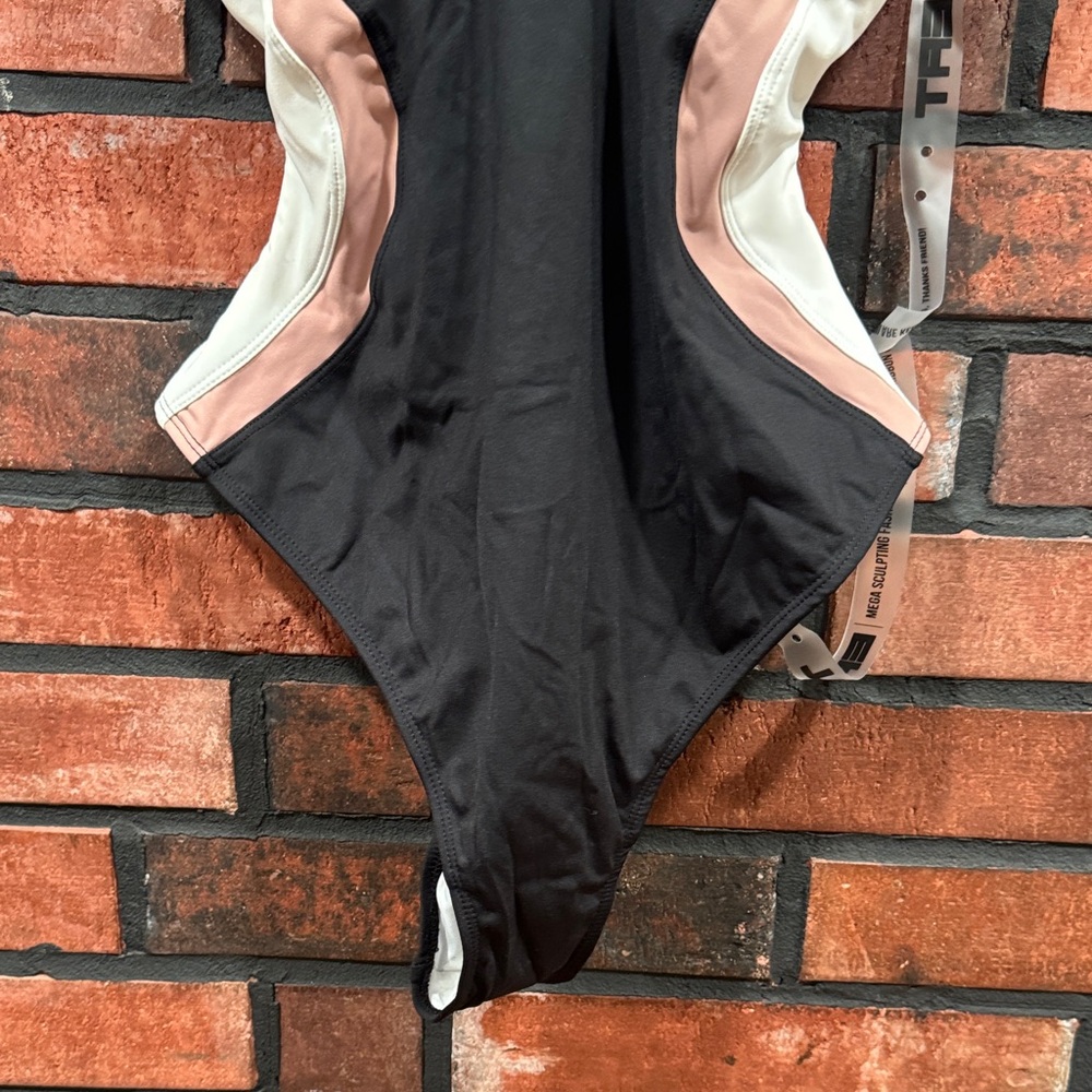 TA3 Plungey Triangle swimsuits - Picture 7 of 12